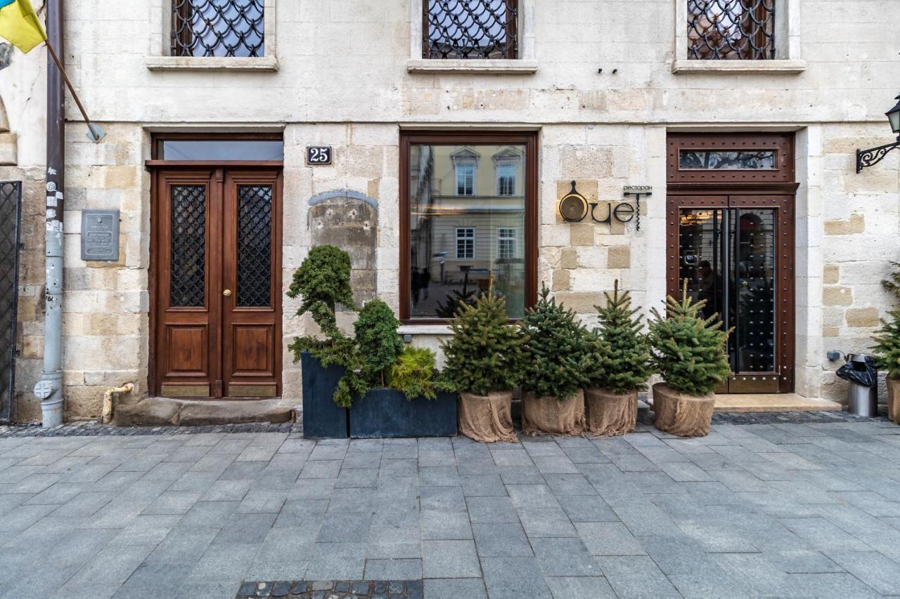 Grand Apartments On Rynok Square Lviv Exterior photo